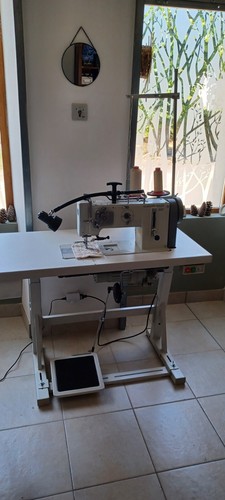 Machine coudre - machine, a