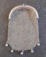 Aumônière en argent.  A