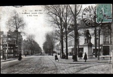 ROUEN (76) KIOSQUE à JOURNAUX Publicité CHOCOLAT MENIER & Commerce animé en 1921