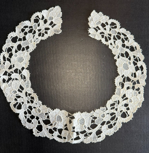 Dentelle ancienne grand - dentelle, col