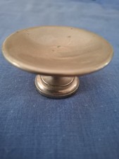 ANCIENNE COUPELLE A SUCRE POUR ABSINTHE . MARQUAGE " AU GOMBAULT"