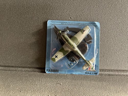 Avion miniature militaire - miniature,