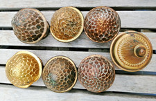 lot de sept pignes fleurons