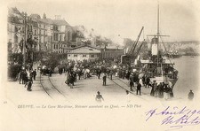 DIEPPE (76) bateau à vapeur steamer accostant  train locomotive beau plan