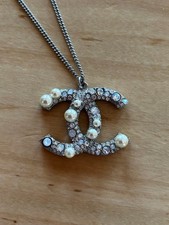 Collier CHANEL CC Logo Perle