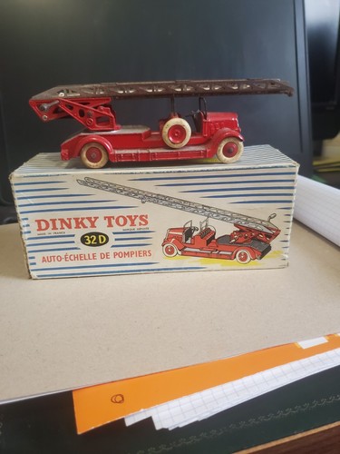 Dinky toy auto - 32, echelle