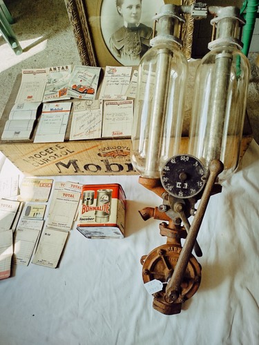 Lot automobilia pompe - , à