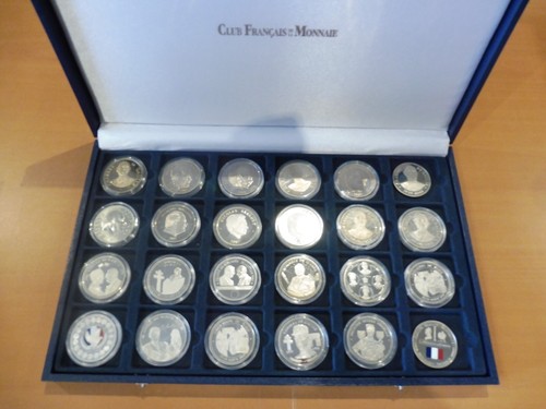 Ancien coffret medailles - ancien, 24