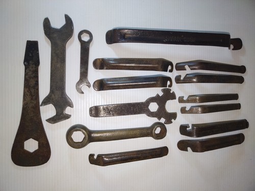 Anciens outils moto vélo - moto,