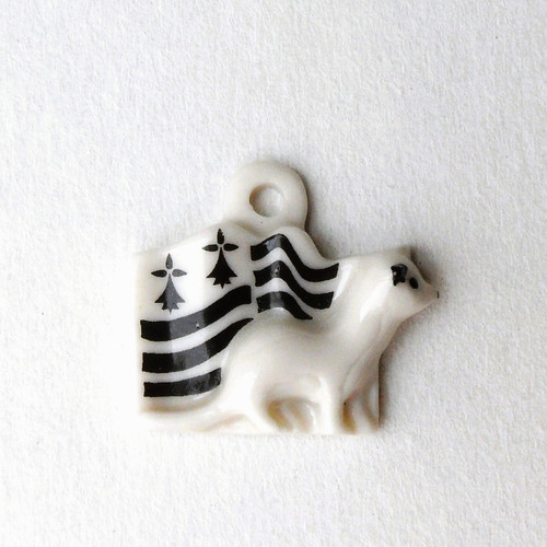 Fève pendentif drapeau - ,