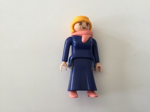 Personnage femme pièce