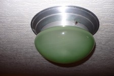 Lampe année 1960, plafonnier en verre, design décoration déco industriel en vert