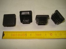 Patins glisseurs carrés à insérer (lot de 8) 25 mm à ailettes (réf C3) chaise