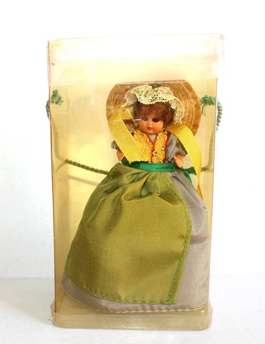 Poupee folklorique regionale - poupee,