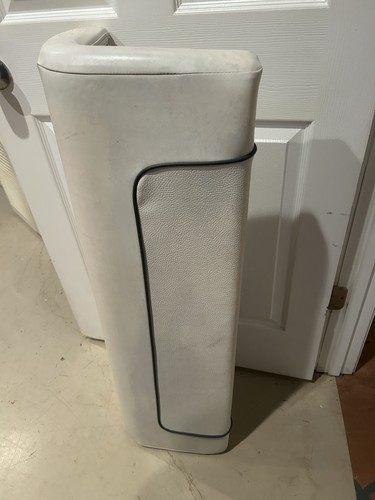 Leaning post seat - seat, cushion
