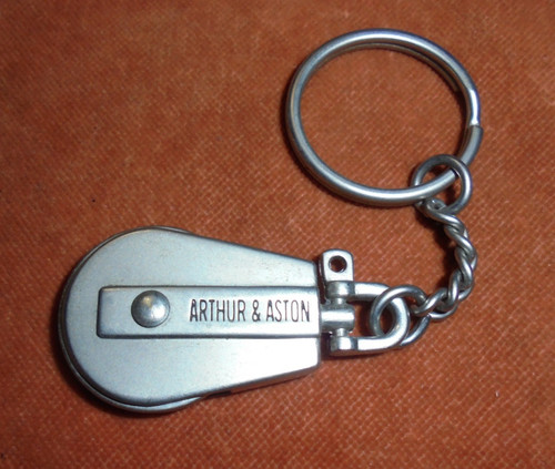 Arthur aston metal keychain - &,