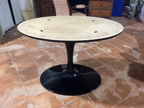 Table tulip alivar museum - table,