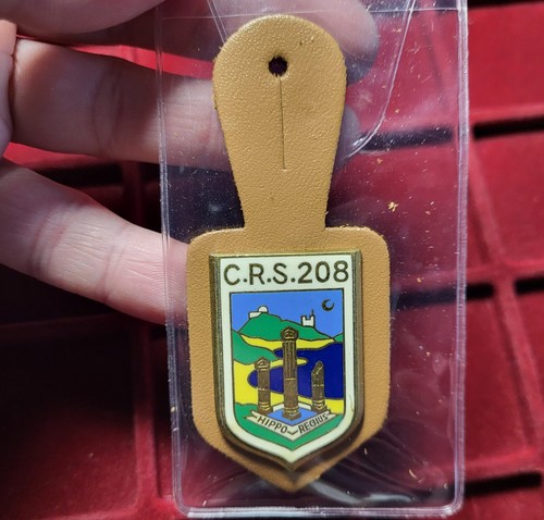 128 pucelle insigne - ~,