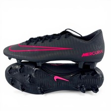 Crampons de football noirs