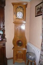 HORLOGE COMTOISE meuble en chene brut.Etat excellent état de fonctionnement