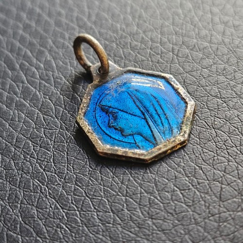 Médaille hexagonale
