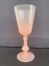 VASE EN OPALINE ROSE POUDRÉE