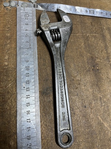 Old tool outil - outil, à