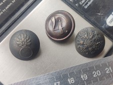 Lot de boutons militaires