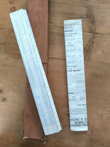 Ancienne règle calcul - règle, avec