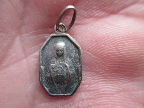 Très ancienne médaille - très,