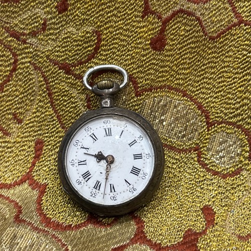 Ancienne petite montre - ancienne,