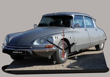 Voiture ancienne DS 21 en horloge sur socle 05