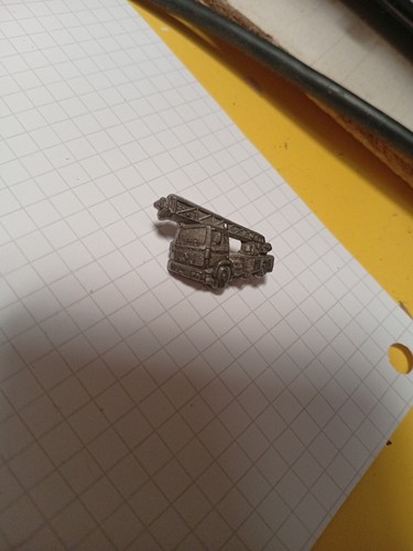 Pin sapeurs pompier vehicule - pin's,