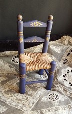 jolie petite chaise poupée