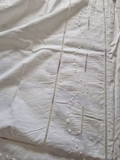 drap ancien brodé à la main