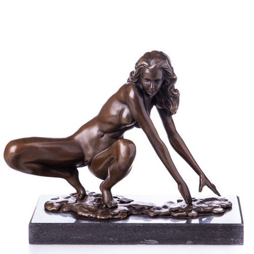 Sculpture une femme nue - d'une, en