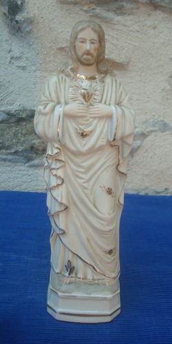 V75 statue biscuit - v75,