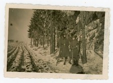 PHOTO snapshot, 2 militaires identifiés forêt neige fusil ombre photographe