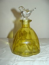 SUPERBE FLACON A PARFUM EN VERRE BISEAUTE JAUNE AVEC BOUCHON OISEAU