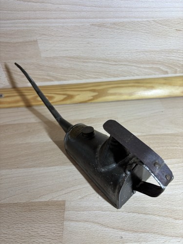 Ancienne burette huile aux - a,