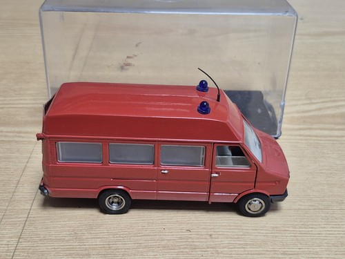 Voiture miniature iveco - voiture,