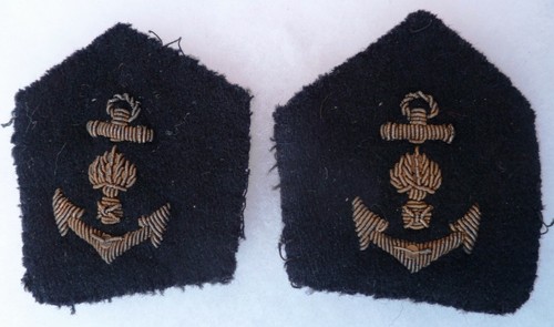 Pattes col tissu brodé - de,