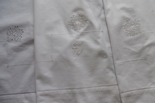 Retour drap brodé et - de,
