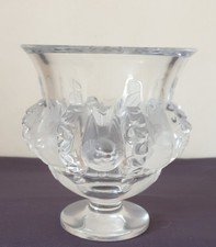 Lalique, très joli vase en cristal, décor d'oiseaux, modèle Dampierre