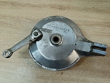 UN TAMBOUR DE FREIN ARRIERE