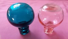 LOT 2 GRANDS   BOUCHONS  EN VERRE   POUR CARAFE  HAUTEUR 9,9 CM DIAMETRE 7,6 CM