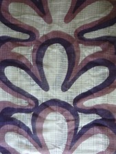 coupon de tissu des années 70, rideau avec son décor seventies typique, mauve