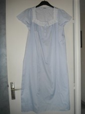 CHEMISE DE NUIT  LONGUE PETITE MANCHE COURTE  DAMART 42/44 BLEU CIEL ET DENTELLE