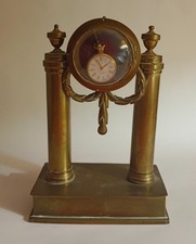 Pendule à colonnes en bronze