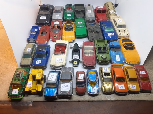Lot voitures miniatures - 33,